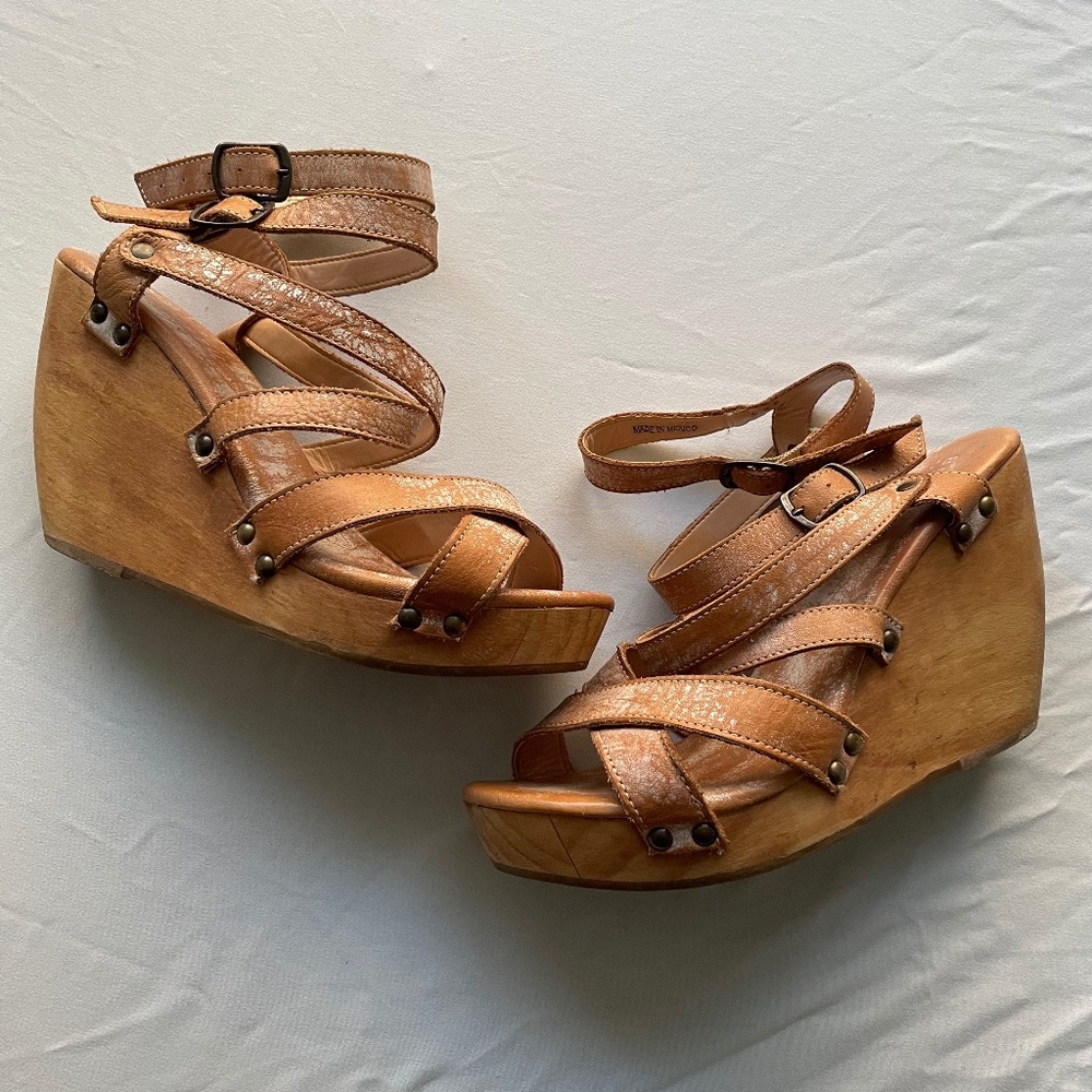 Bed|Stu Cobbler Series Juliana Wedge Size 9.5B